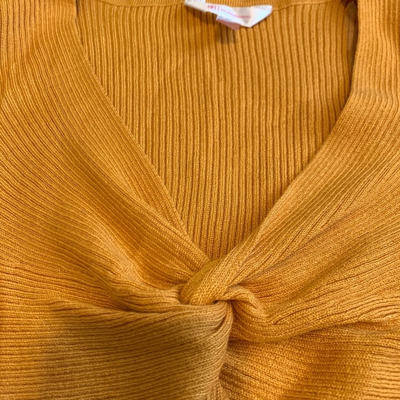 Yellow top - Picture 2 of 4